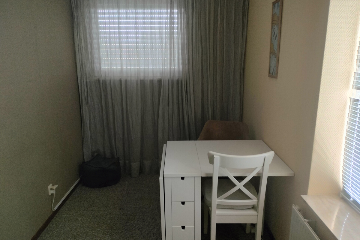 Kleine slaapkamer boven - hoek met bureau Kleine slaapkamer boven - hoek met bureau